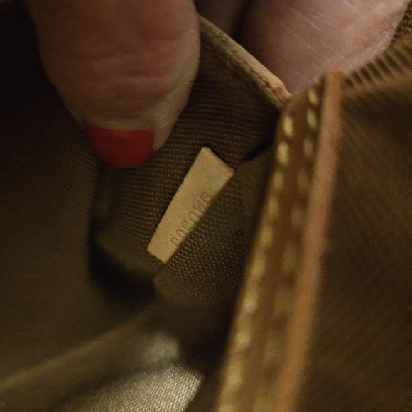 Monogram Louis Vuitton handbag - Picture 13 of 16